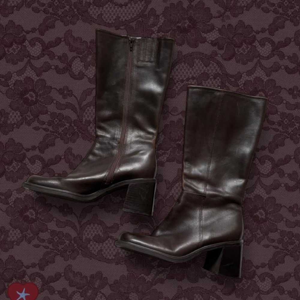 Vintage tall brown 90s leather boots